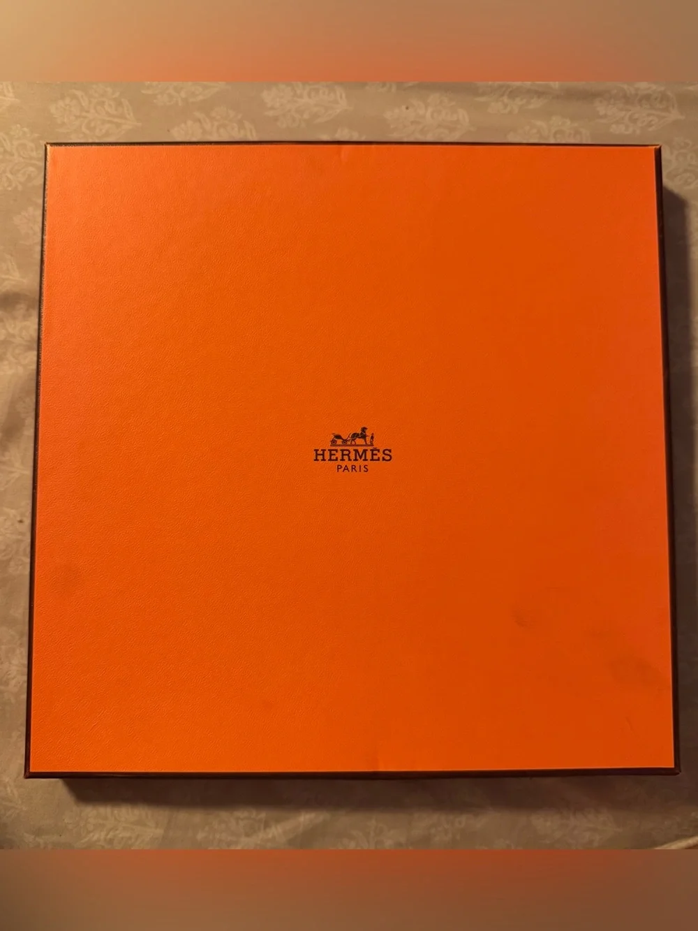 Hermès “Jeu des Ómnibus et Dames Blanches” Silk Carrè - with box - Picture 7 of 7